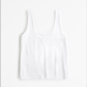 ABERCROMBIE & FITCH - Polished Skimming Scoopneck Tank in White, Size L